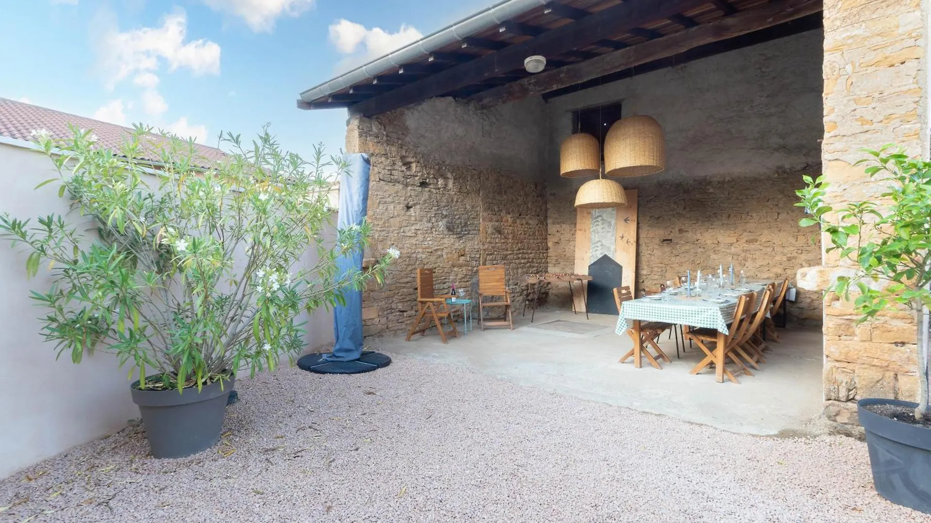 Cabana & Le Pressoir Dore Lacenas 0*,  France