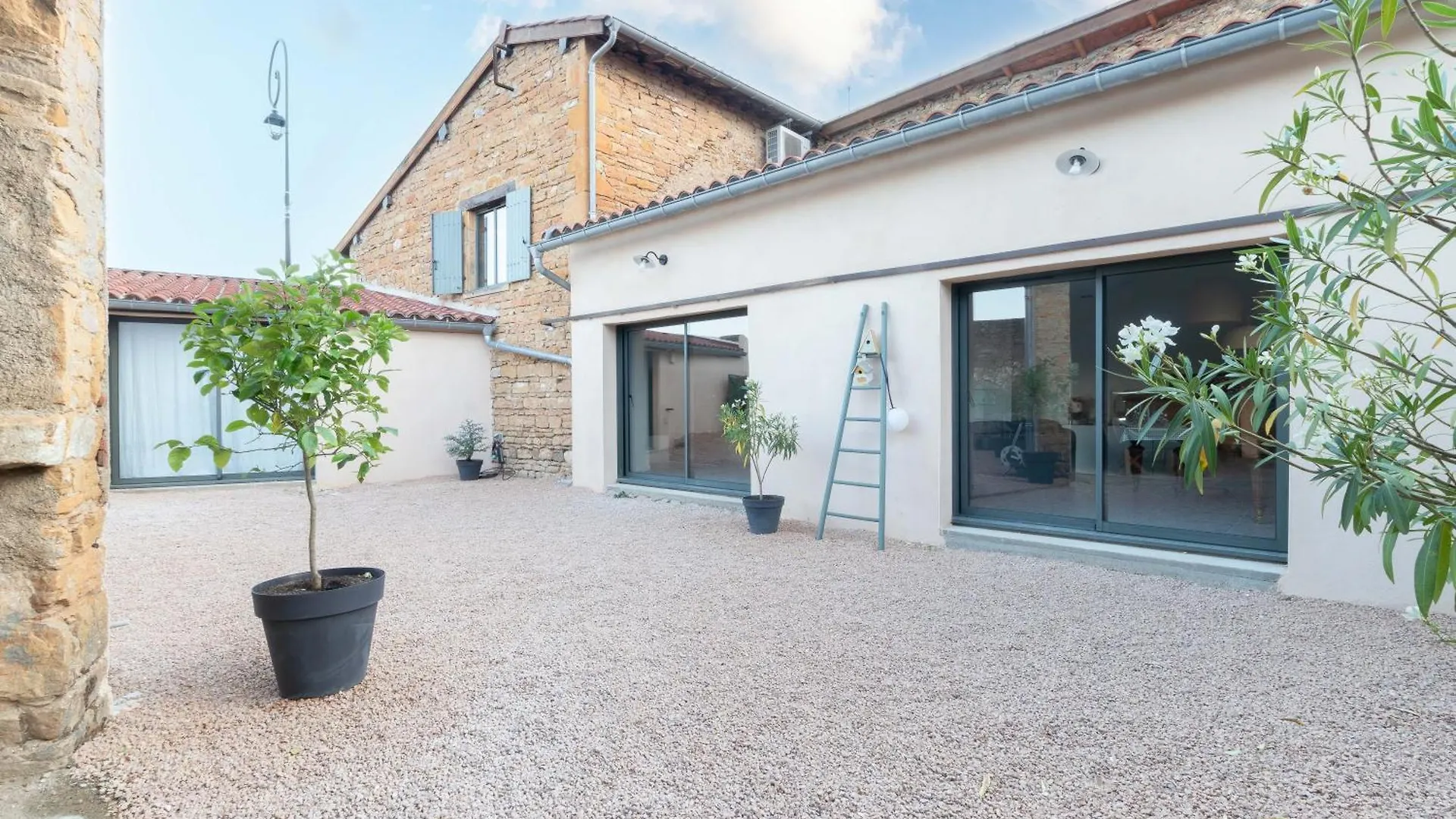 Cabana & Le Pressoir Dore Lacenas Holiday home
